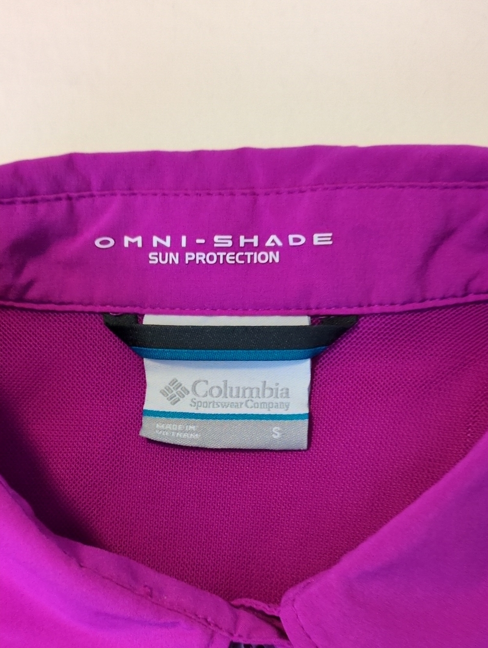 Columbia Omni-Shade Women's Sun Shirt- Magenta. Size S